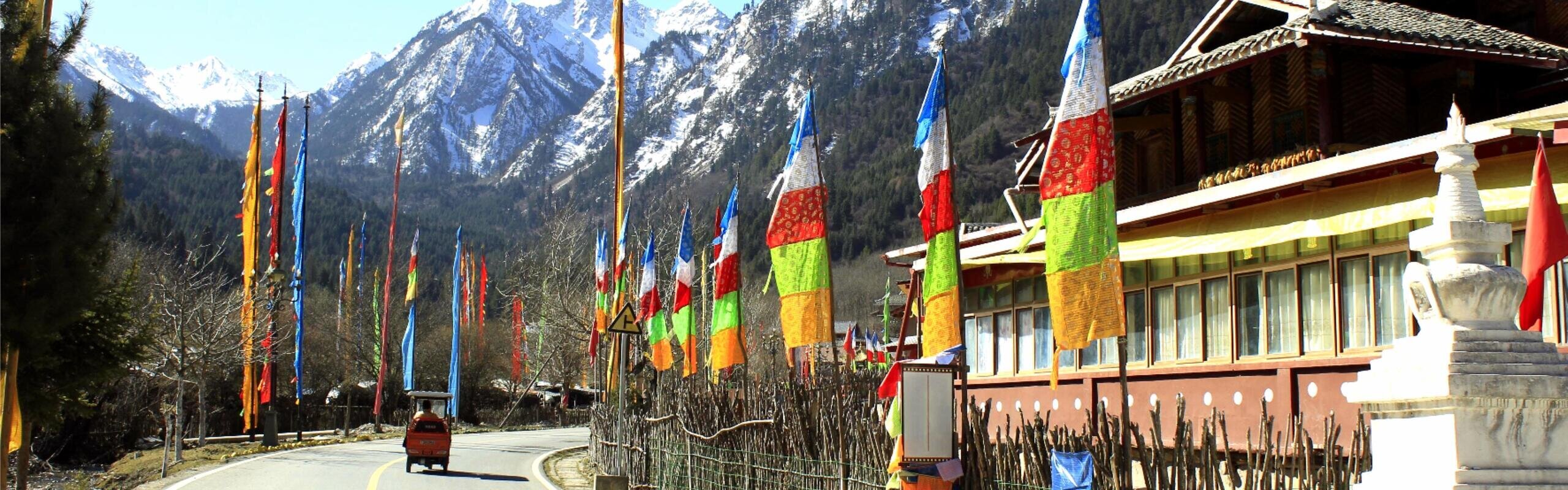 4-Day Immersive Jiuzhaigou Nature and Culture Exploration Tour